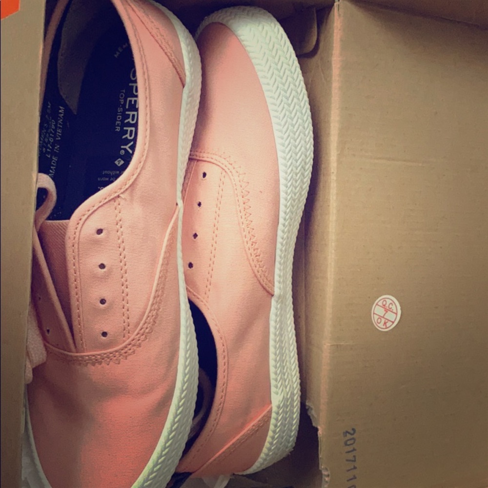 Sperry coral boat shoes